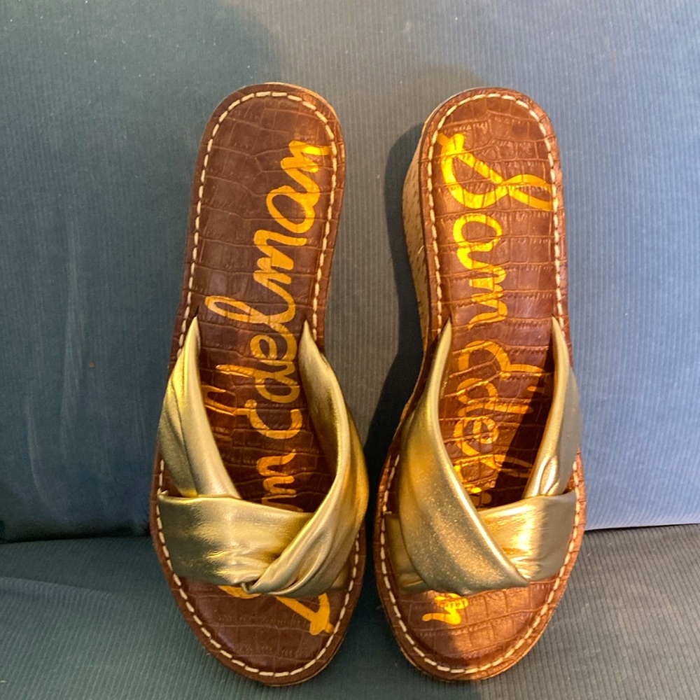 NWB-Sam Edelman, Gold 100% LEATHER Cross- Strap 3” Heel Sandals/Wedges - Picture 5 of 15